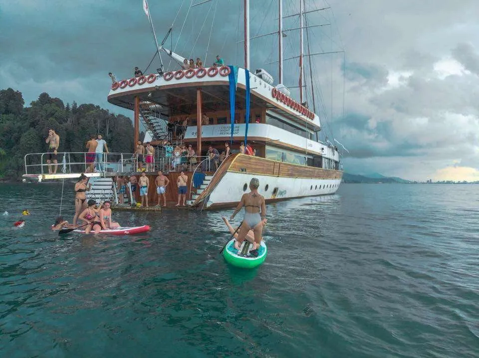 Gemi Batumi — Cruise with Onboard Restaurant Gemi Batumi — Cruise with Onboard Restaurant