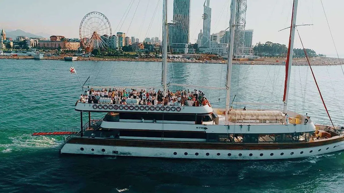 Gemi Batumi — Cruise with Onboard Restaurant, photo 7