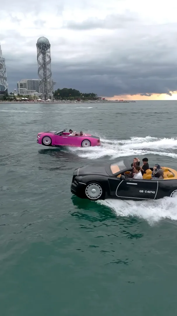 Rolls-Royce Pink jet car rental in Batumi - 4 people, photo 3
